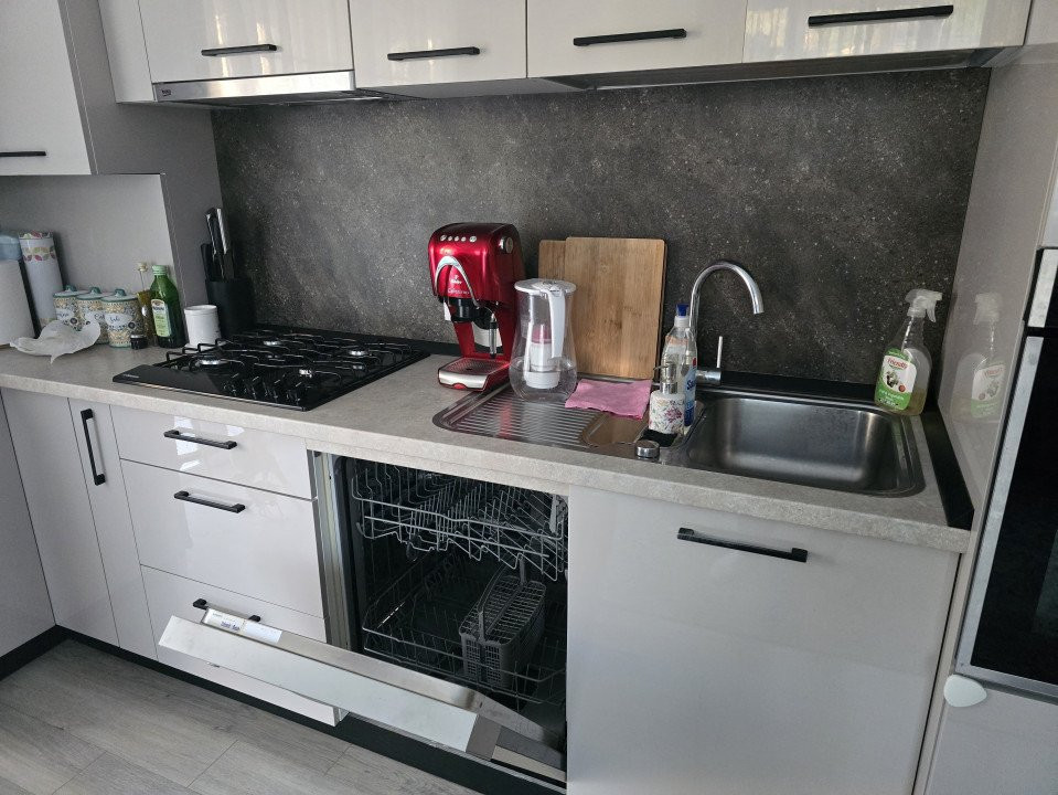 Apartament 3 camere etaj 1 bloc nou, loc parcare Pacurari-Kaufland