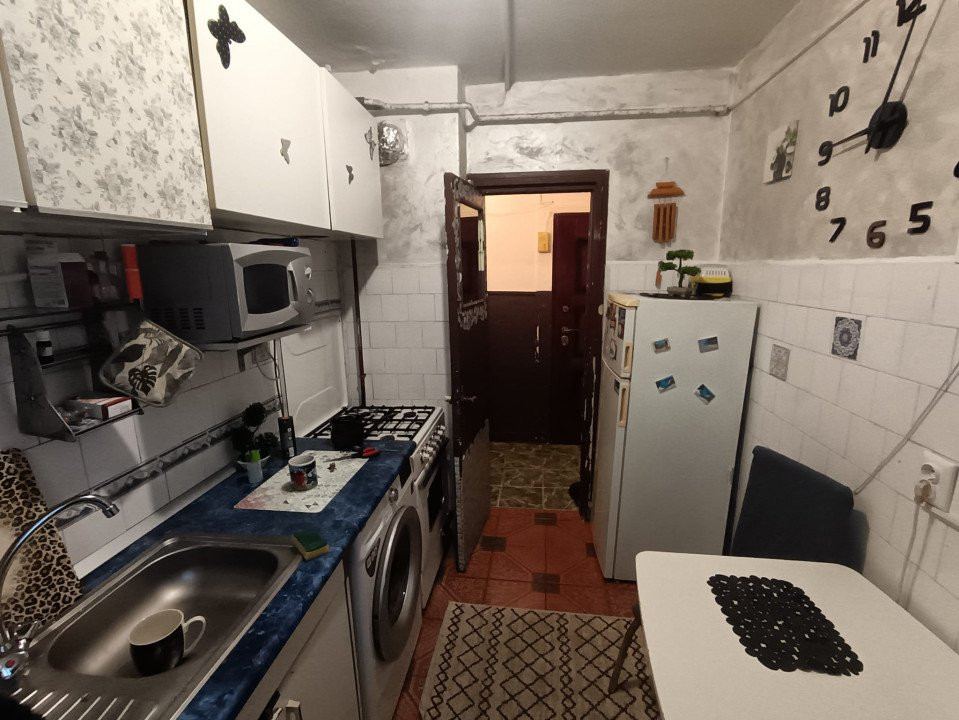 APARTAMENT 2CAMERE,PODU ROS, ETAJUL 3 DIN 4, BLOC FARA RISC