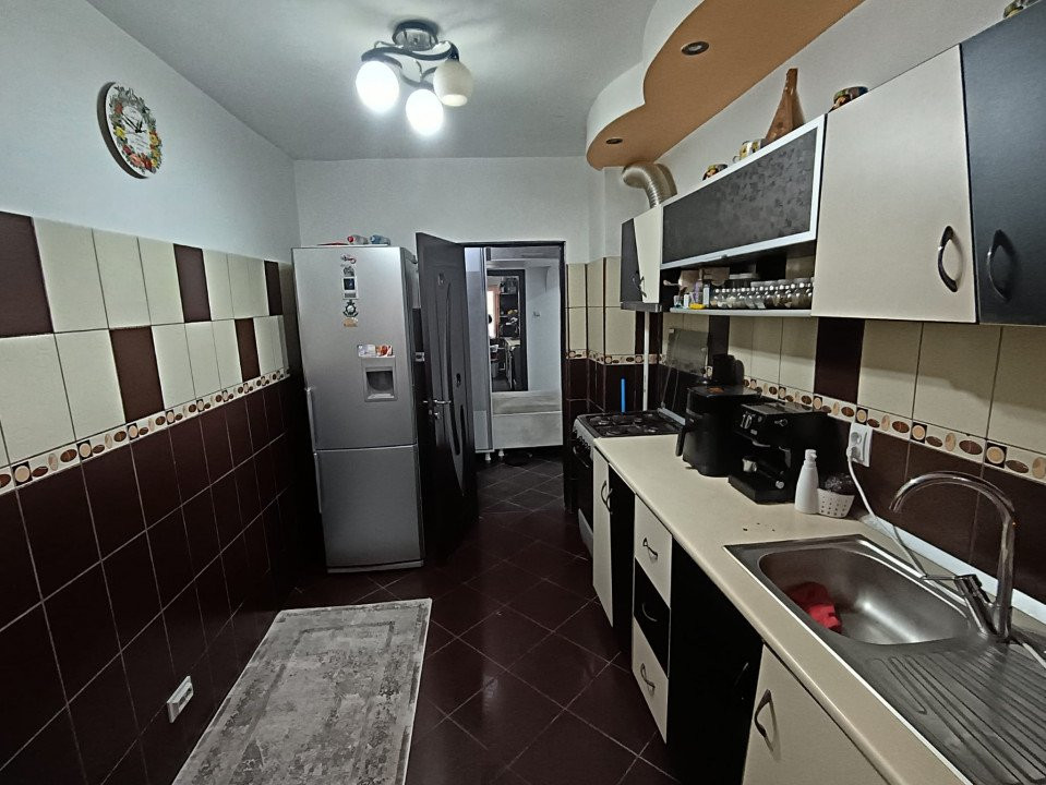 APARTAMENT 4 CAMERE,DECOMANDAT,ETAJUL3 DIN 7, ZONA SELGROS