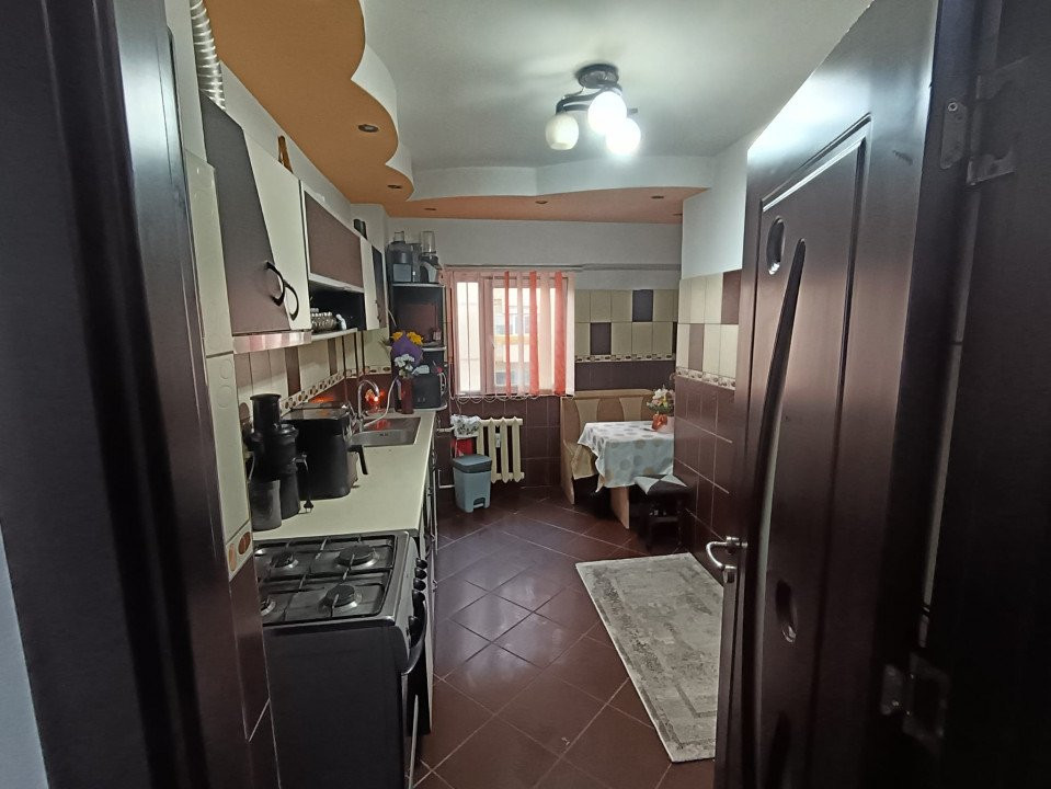 APARTAMENT 4 CAMERE,DECOMANDAT,ETAJUL3 DIN 7, ZONA SELGROS