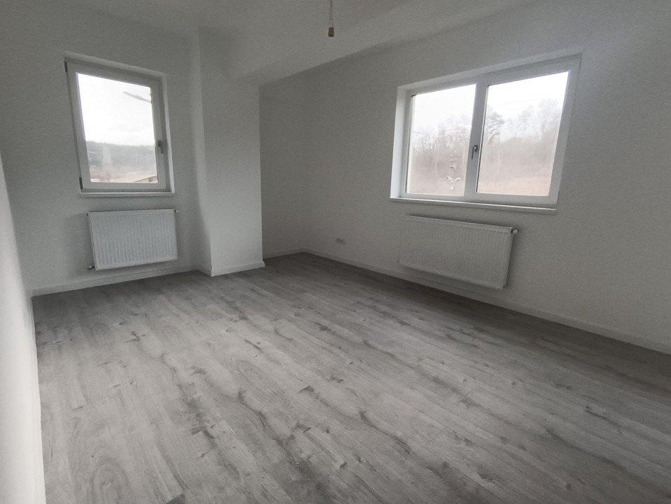 APARTAMENT 3 CAMERE, DECOMANDAT,ETAJUL 1, BLOC CU DOUA  LIFTURI, FRUMOASA