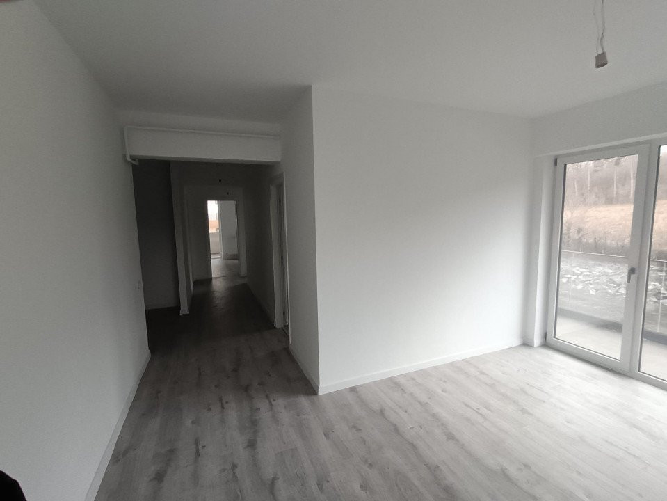 APARTAMENT 3 CAMERE, DECOMANDAT,ETAJUL 1, BLOC CU DOUA  LIFTURI, FRUMOASA