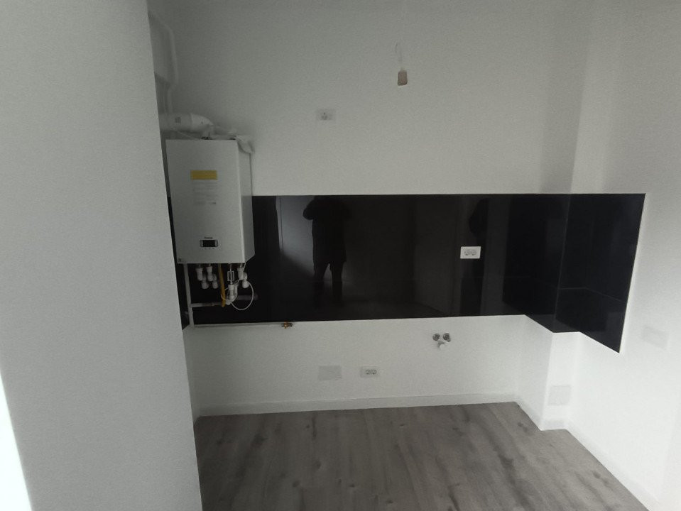 APARTAMENT 3 CAMERE, DECOMANDAT,ETAJUL 1, BLOC CU DOUA  LIFTURI, FRUMOASA