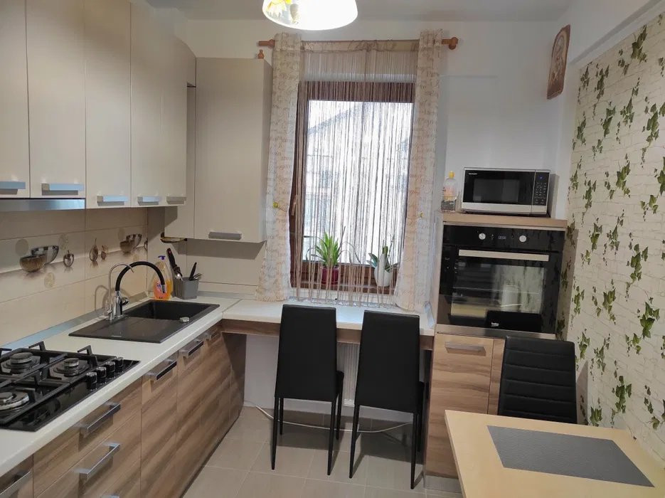 APARTAMENT 2 CAMERE, DECOMANDAT, MOBILAT, UTILAT, BOXA SI LOC PARCARE INTABULATE