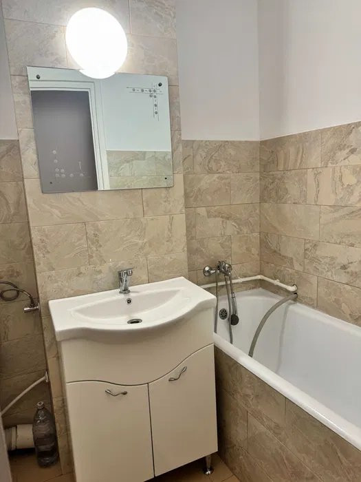 APARTAMENT 2CAMERE,DECOMANDAT,BD. INDEPENDENTEI, ETAJ INTERMEDIAR, BLOC CU LIFT