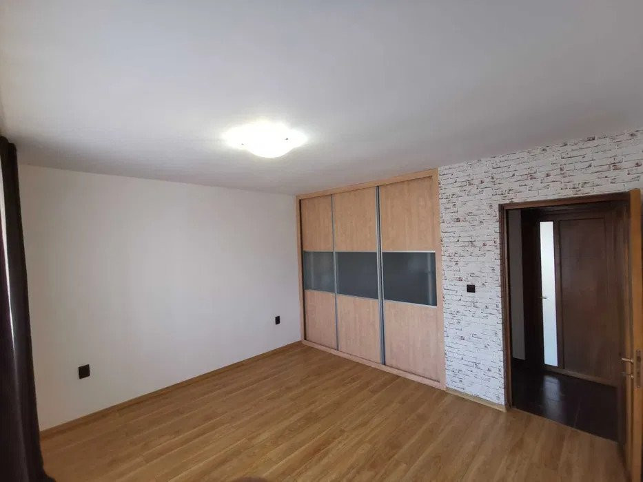 APARTAMENT 3 CAMERE, DECOMANDAT, ETAJ 1, din 4, VISANI