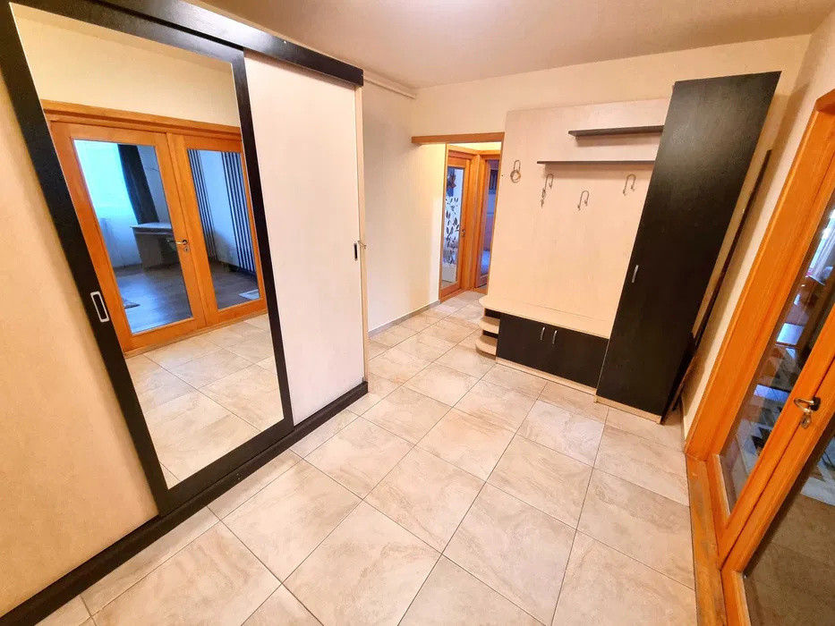 APARTAMENT 3 CAMERE, CANTA,ETAJ INTERMEDIAR