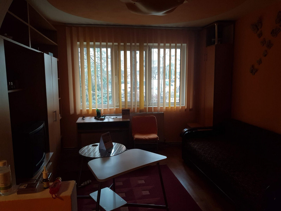 Apartament 2 camere semidecomandat zona Canta