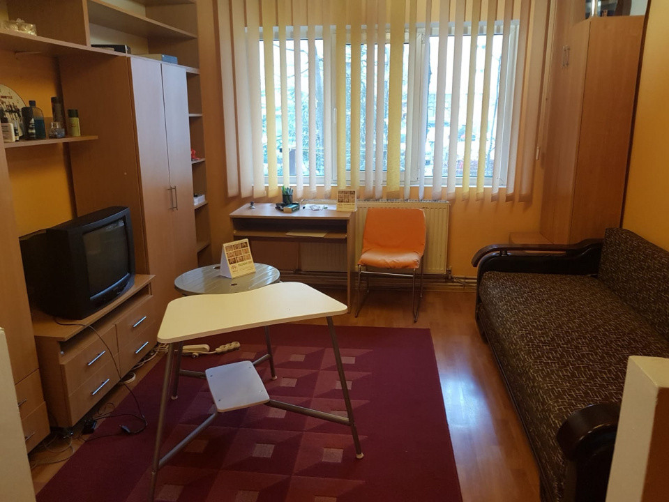 Apartament 2 camere semidecomandat zona Canta