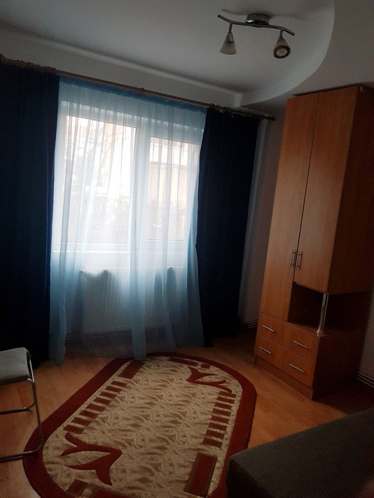 Apartament 2 camere semidecomandat zona Canta