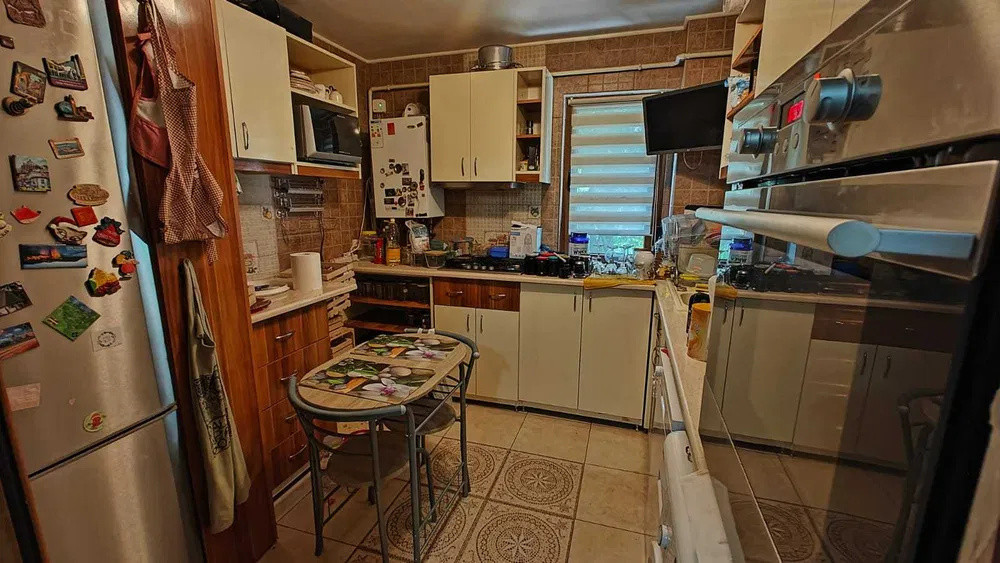 APARTAMENT 3 CAM, SEMIDECOMANDAT,ETAJUL 1, PODU ROS, PET FRIENDLY