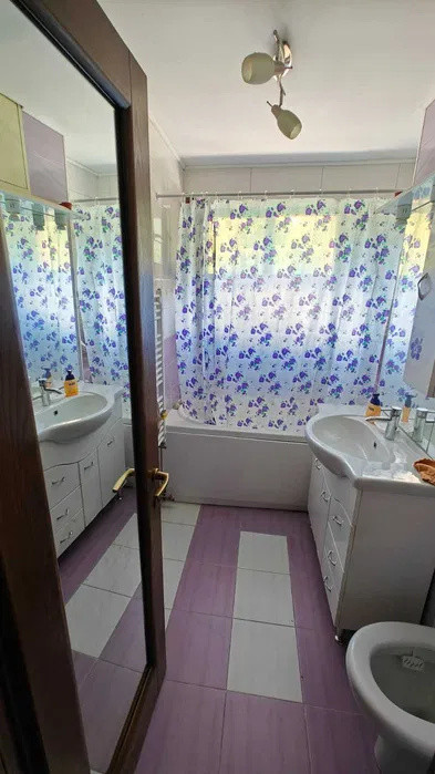 APARTAMENT 3 CAM, SEMIDECOMANDAT,ETAJUL 1, PODU ROS, PET FRIENDLY