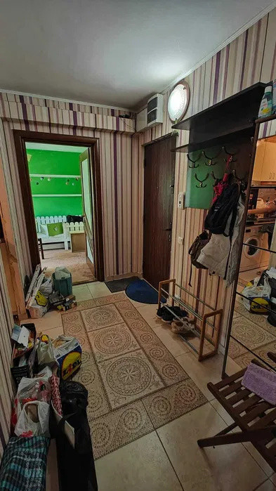 APARTAMENT 3 CAM, SEMIDECOMANDAT,ETAJUL 1, PODU ROS, PET FRIENDLY