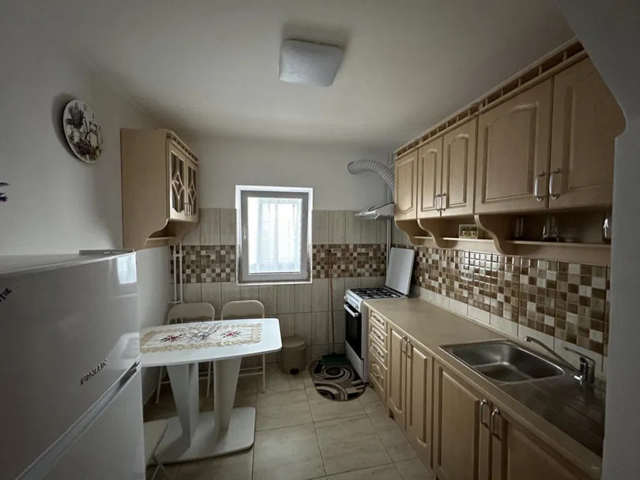 Apartament 2 camere decomandat, Nicolina, etajul 3