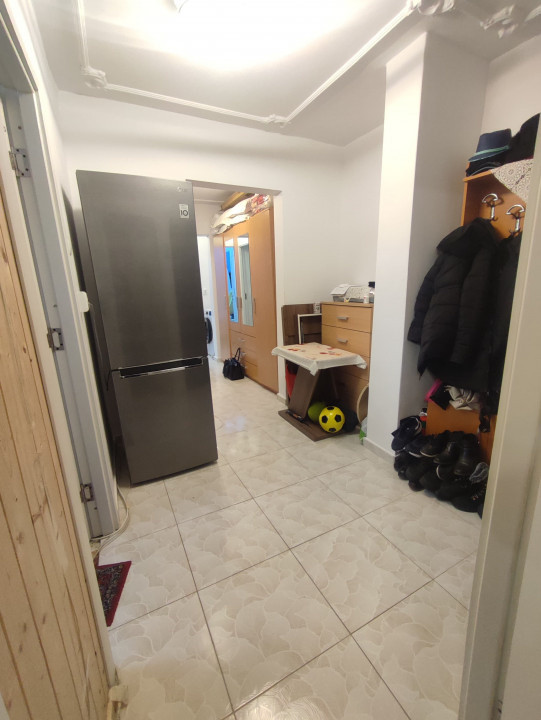APARTAMENT 3 CAMERE DECOMANDAT, CANTA, ETAJ INTERMEDIAR, ZONA LINISTITA