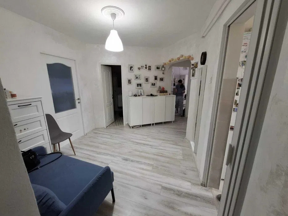APARTAMENT 3 CAMERE, DECOMANDAT, ETAJ INTERMEDIAR,APROAPE DE IULIUS MALL