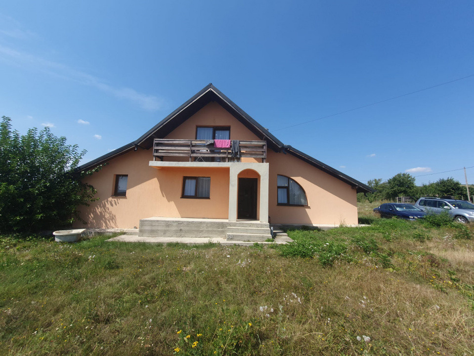 Casa  moderna mobilata cu beci 165mp +3000mp teren Cotnari