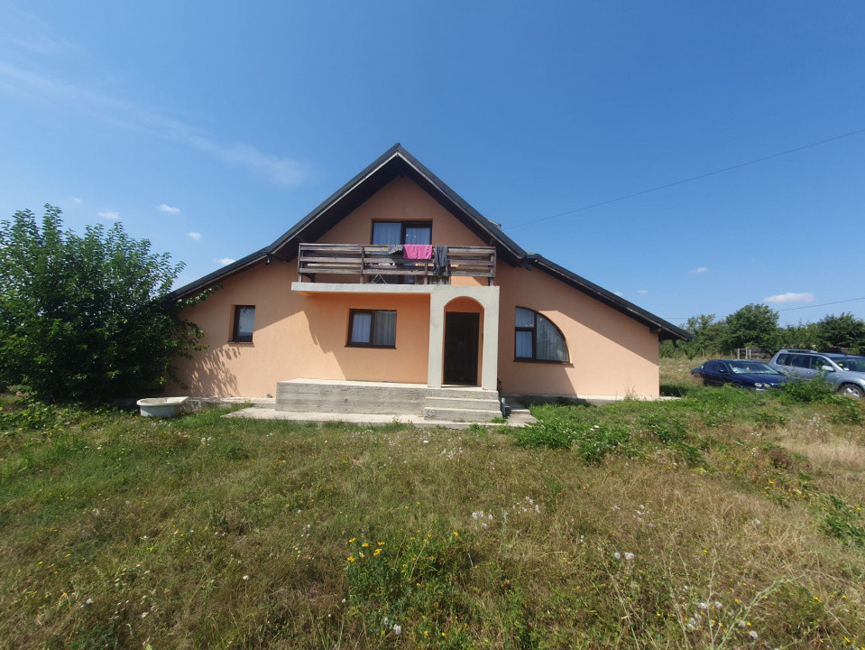Casa  moderna mobilata cu beci 165mp +3000mp teren Cotnari
