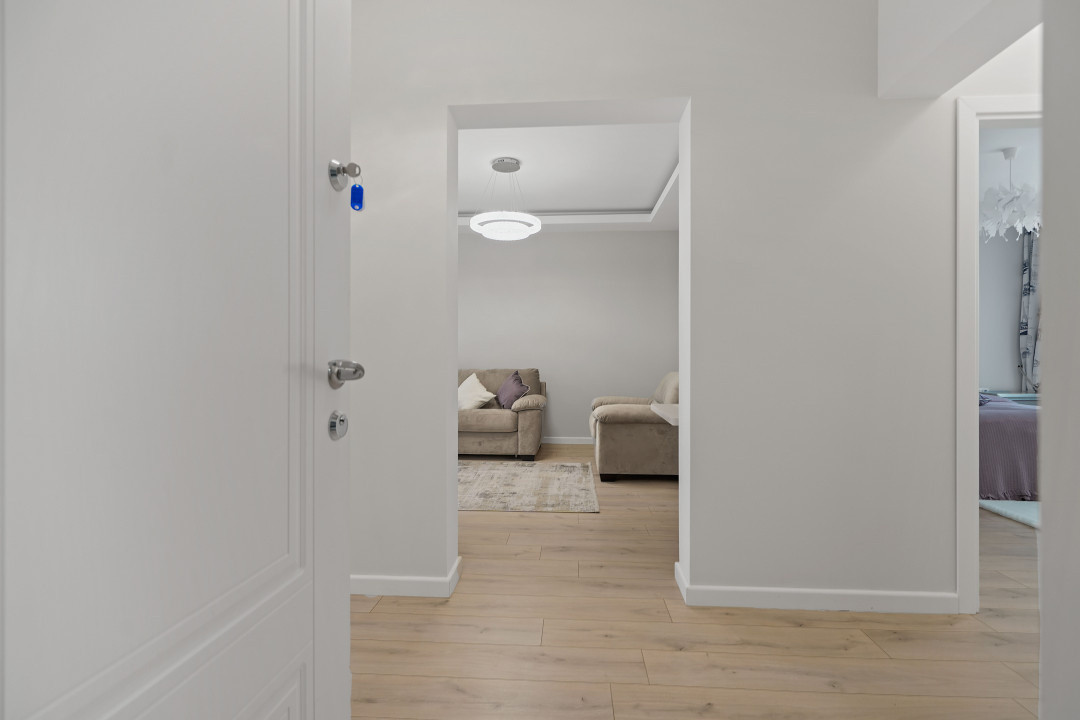 APARTAMENT 3 CAMERE DECOMANDAT,PRIMA CHIRIE MOBILAT, BLOC NOU, LUX