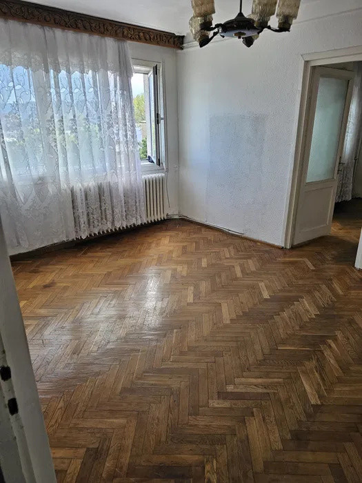 Apartament 2 camere semidecomandat, Podu Ros, bloc fara risc