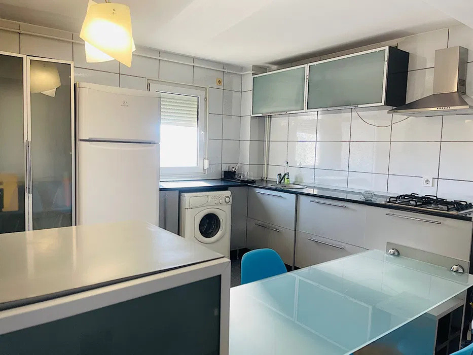 Apartament 2 camere decomandat  aproape de gara