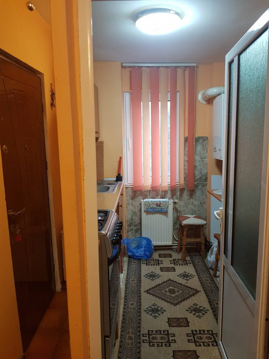 Apartament 2 camere semidecomandat zona Canta