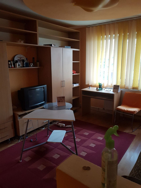 Apartament 2 camere semidecomandat zona Canta
