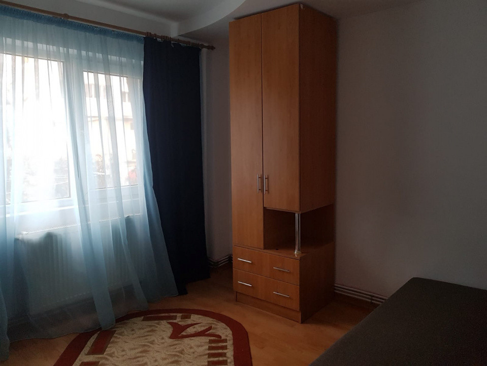 Apartament 2 camere semidecomandat zona Canta