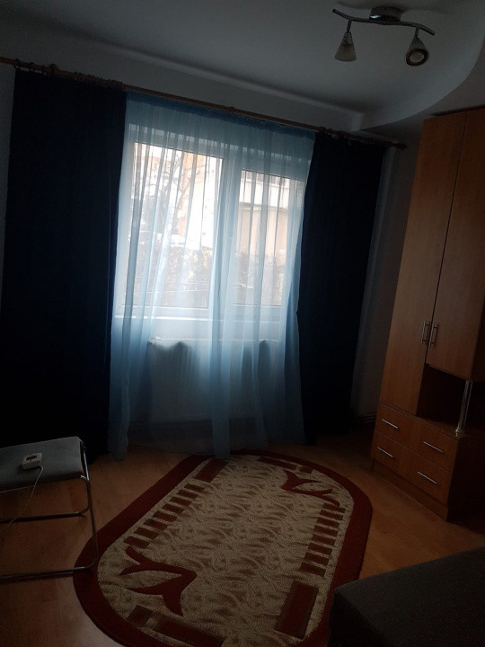 Apartament 2 camere semidecomandat zona Canta