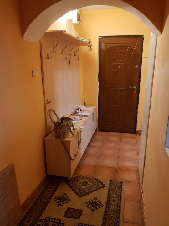 Apartament 2 camere semidecomandat zona Canta
