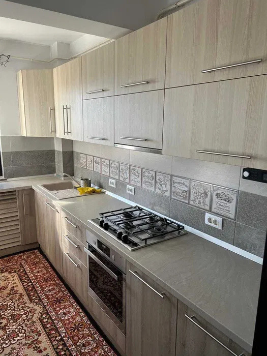APARTAMENT 2 CAMERE, DECOMANDAT, BLOC NOU, MOBILAT SI UTILAT, PARCARE SI BOXA