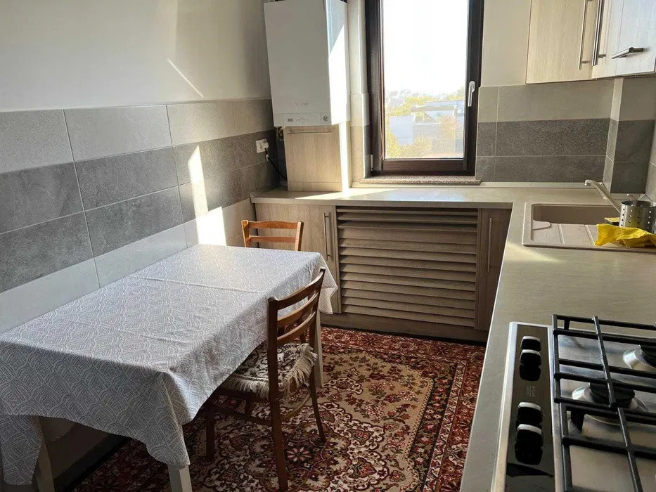 APARTAMENT 2 CAMERE, DECOMANDAT, BLOC NOU, MOBILAT SI UTILAT, PARCARE SI BOXA
