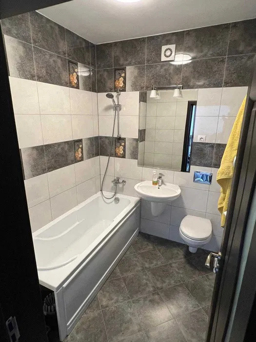 APARTAMENT 2 CAMERE, DECOMANDAT, BLOC NOU, MOBILAT SI UTILAT, PARCARE SI BOXA