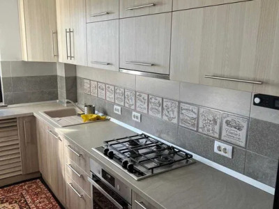 APARTAMENT 2 CAMERE, DECOMANDAT, BLOC NOU, MOBILAT SI UTILAT, PARCARE SI BOXA