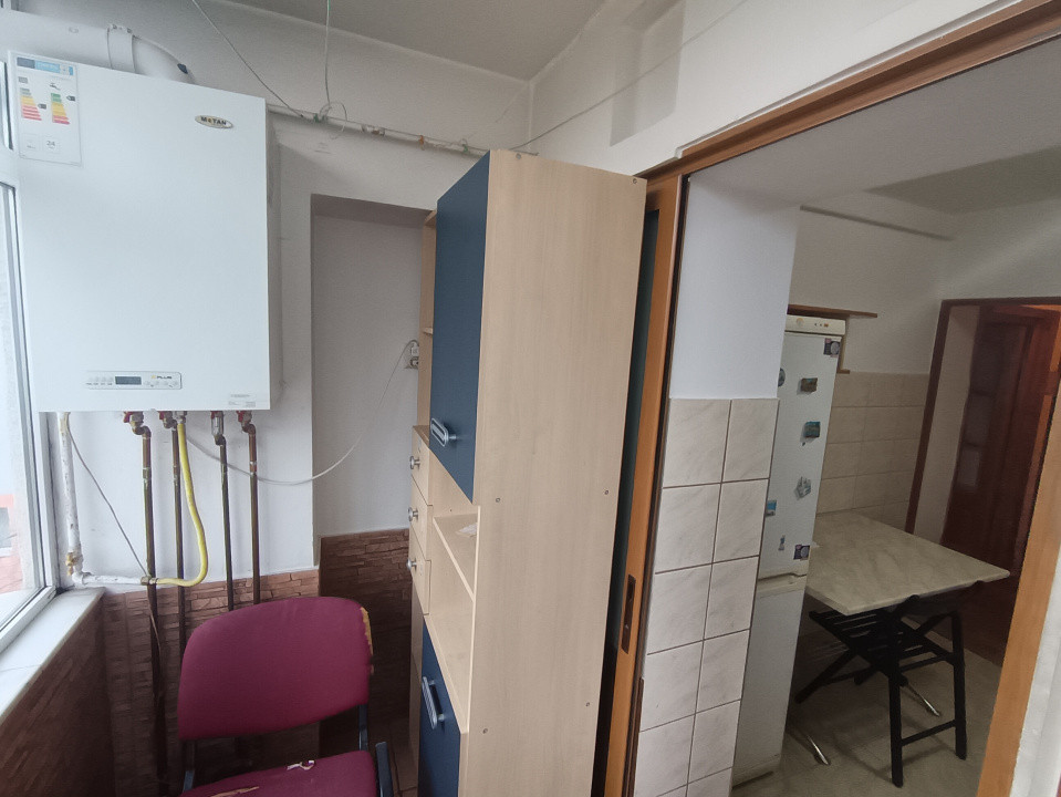 APARTAMENT 3 CAMERE, DECOMANDAT, ETAJ INTERMEDIAR CANTA, MOBILAT SI UTILAT, 1983