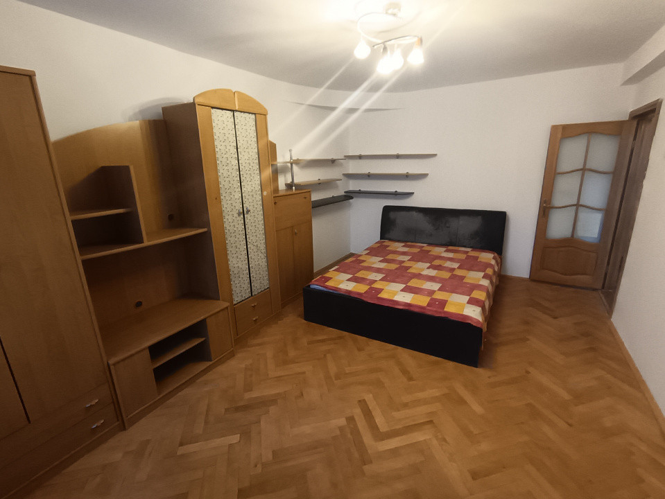 APARTAMENT 3 CAMERE, DECOMANDAT, ETAJ INTERMEDIAR CANTA, MOBILAT SI UTILAT, 1983