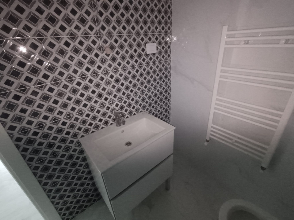 APARTAMENT 3 CAMERE, DECOMANDAT,ETAJUL 1, BLOC CU DOUA  LIFTURI, FRUMOASA