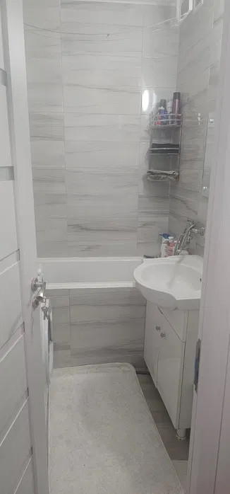 APARTAMENT 1 CAMERA, TATARASI, ETAJ INTERMEDIAR,BLOC FARA RISC