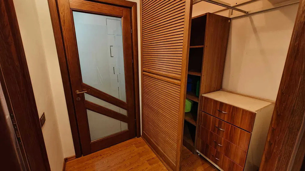 APARTAMENT 3 CAM, SEMIDECOMANDAT,ETAJUL 1, PODU ROS, PET FRIENDLY(PISICA)