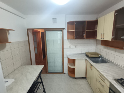 APARTAMENT 3 CAMERE, DECOMANDAT, ETAJ INTERMEDIAR CANTA, MOBILAT SI UTILAT, 1983