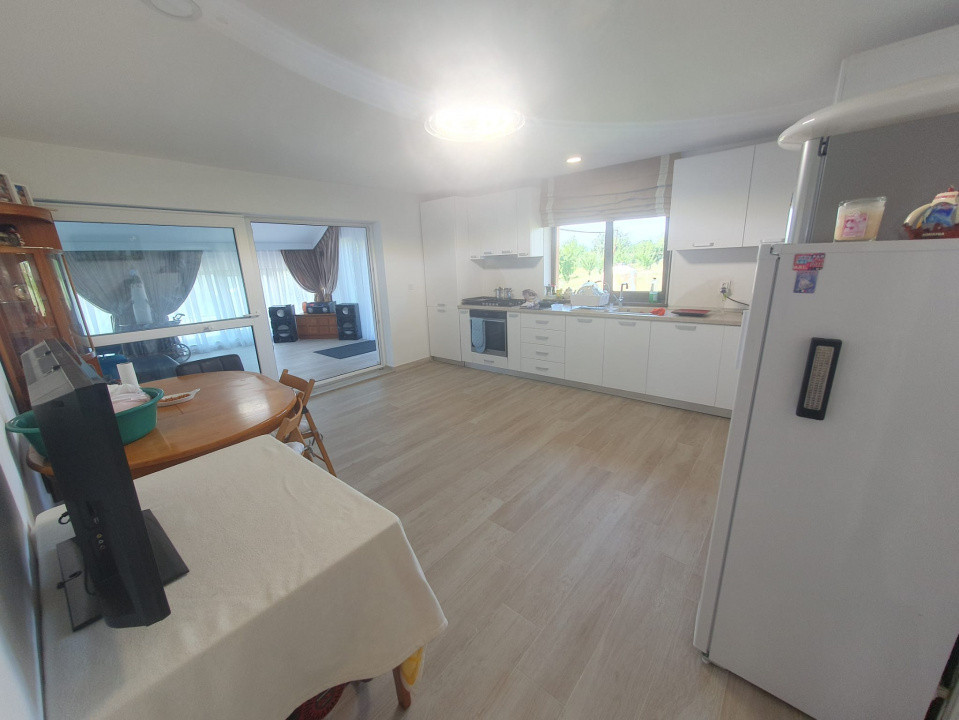 Casa  moderna mobilata cu beci 165mp +3000mp teren Cotnari