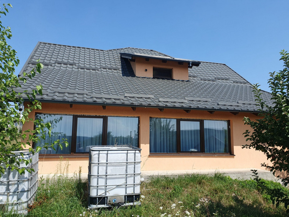 Casa  moderna mobilata cu beci 165mp +3000mp teren Cotnari