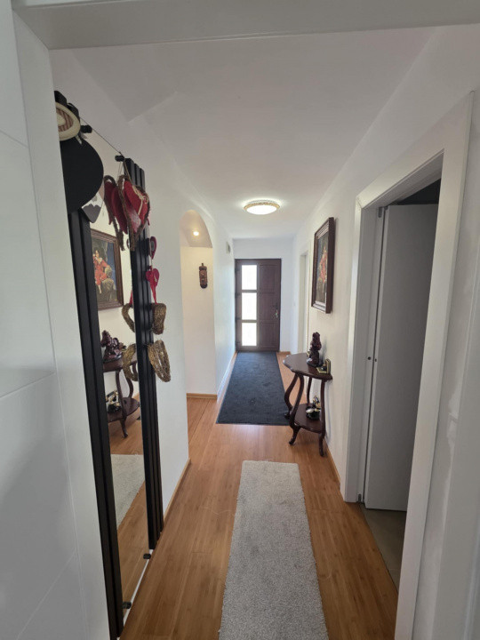 Casa  moderna mobilata cu beci 165mp +3000mp teren Cotnari