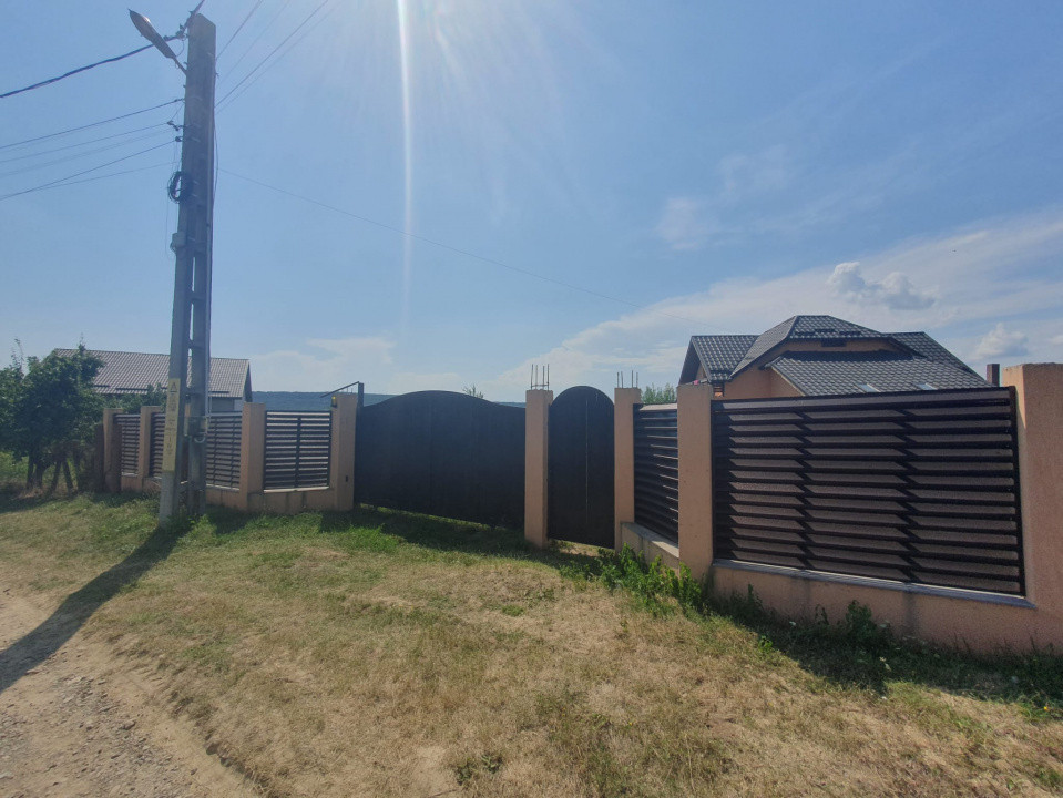 Casa  moderna mobilata cu beci 165mp +3000mp teren Cotnari