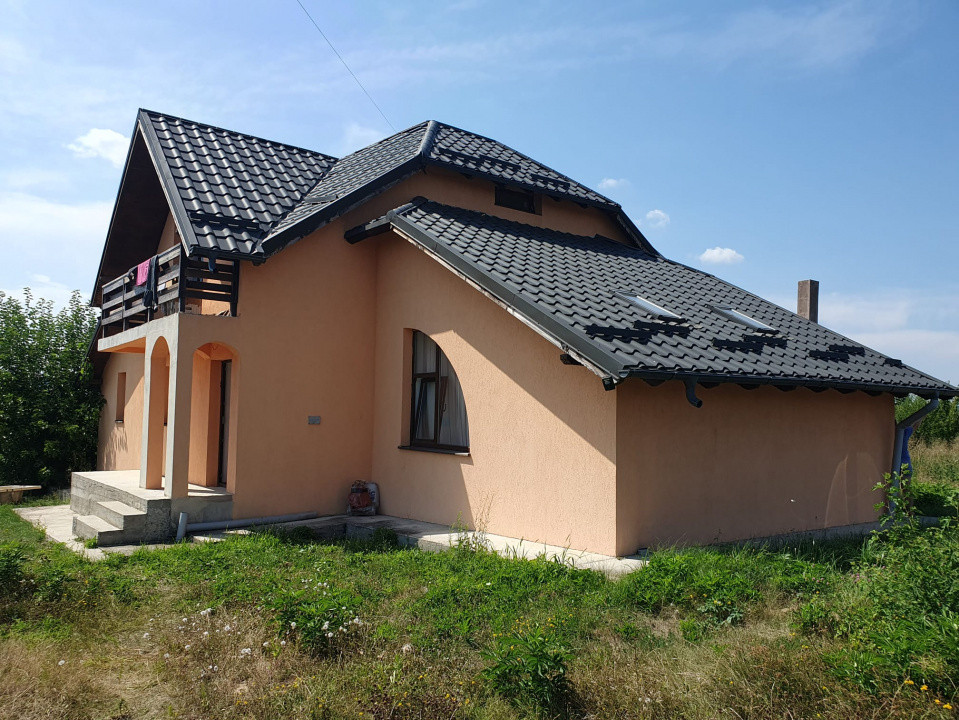 Casa  moderna mobilata cu beci 165mp +3000mp teren Cotnari