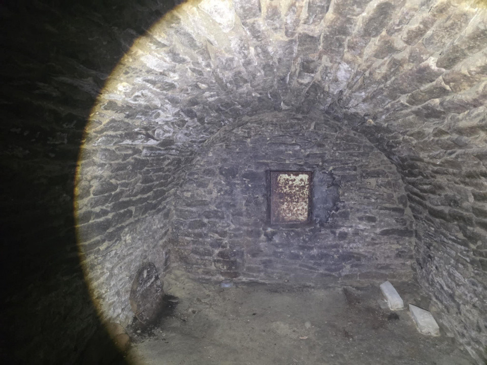 Casa  moderna mobilata cu beci 165mp +3000mp teren Cotnari