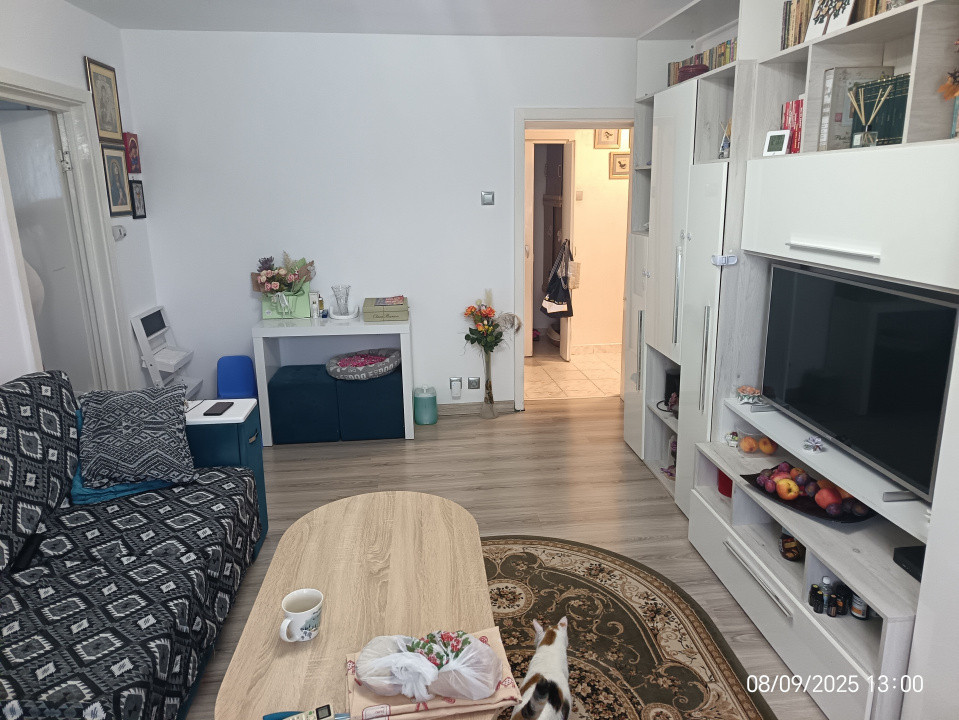 APARTAMENT 3 CAMERE, SEMIDECOMANDAT, PODU ROS, BLOC FARA RISC