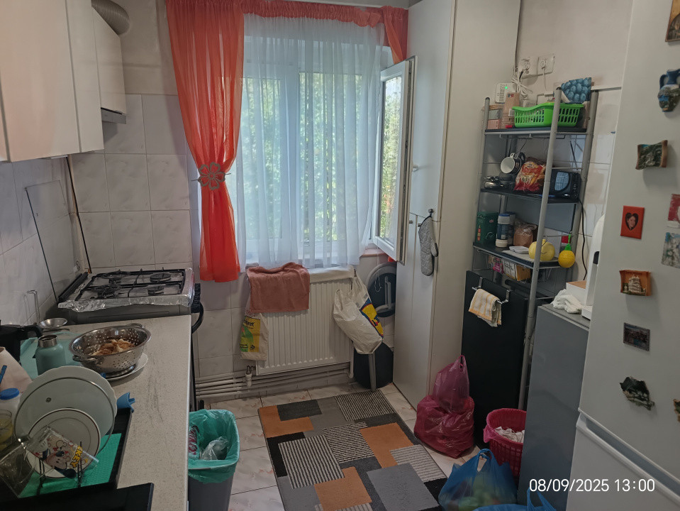 APARTAMENT 3 CAMERE, SEMIDECOMANDAT, PODU ROS, BLOC FARA RISC
