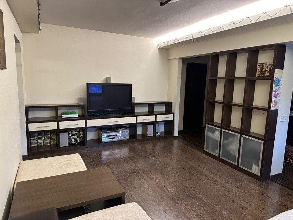 APARTAMENT 2 CAMERE, SEMIDECOMANDAT, PIATA UNIRII