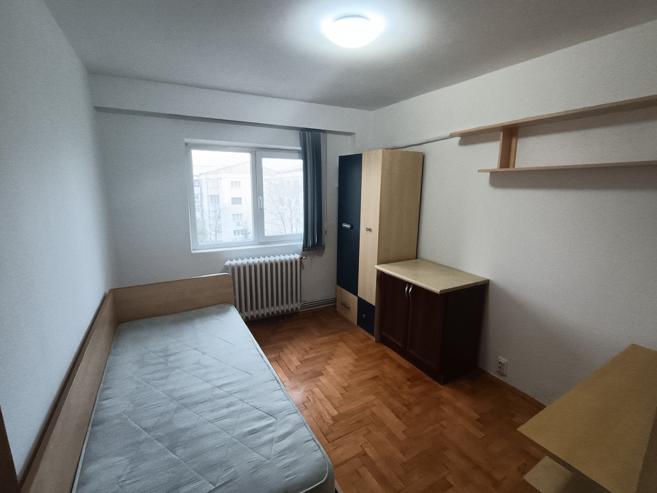 APARTAMENT 3 CAMERE, DECOMANDAT, ETAJ INTERMEDIAR CANTA, MOBILAT SI UTILAT, 1983